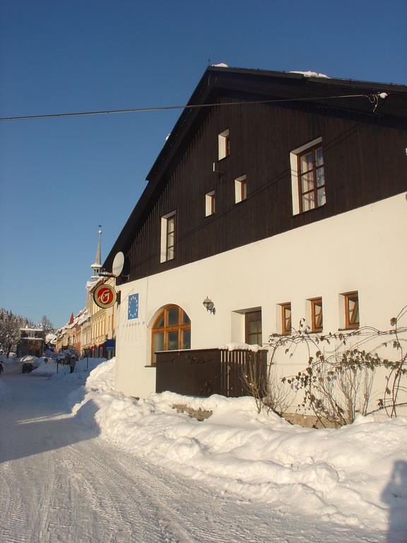 Penzion Mestansky Dum Svoboda nad Upou Exterior photo